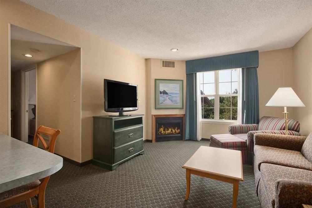 Homewood Suites By Hilton Greensboro Room photo